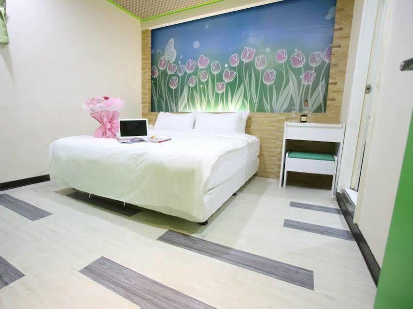 Clover House-自助式無人旅店 Čung-li Exteriér fotografie